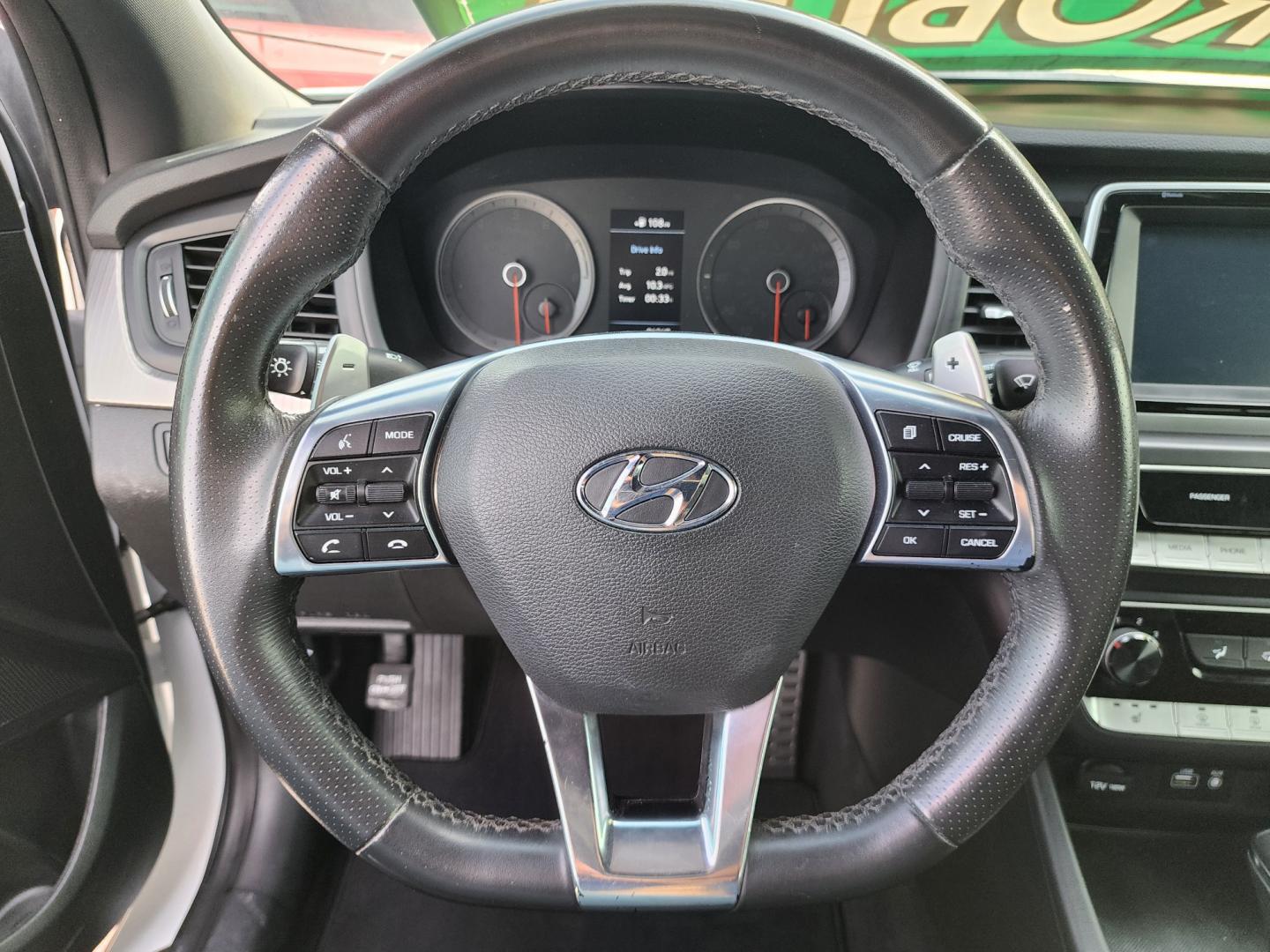 2018 DIAMOND WHITE Hyundai Sonata Sport (5NPE34AB5JH) with an 2.0L engine, AUTO transmission, located at 2660 S.Garland Avenue, Garland, TX, 75041, (469) 298-3118, 32.885551, -96.655602 - Welcome to DallasAutos4Less, one of the Premier BUY HERE PAY HERE Dealers in the North Dallas Area. We specialize in financing to people with NO CREDIT or BAD CREDIT. We need proof of income, proof of residence, and a ID. Come buy your new car from us today!! This is a Very clean 2018 HYUNDAI SON - Photo#12